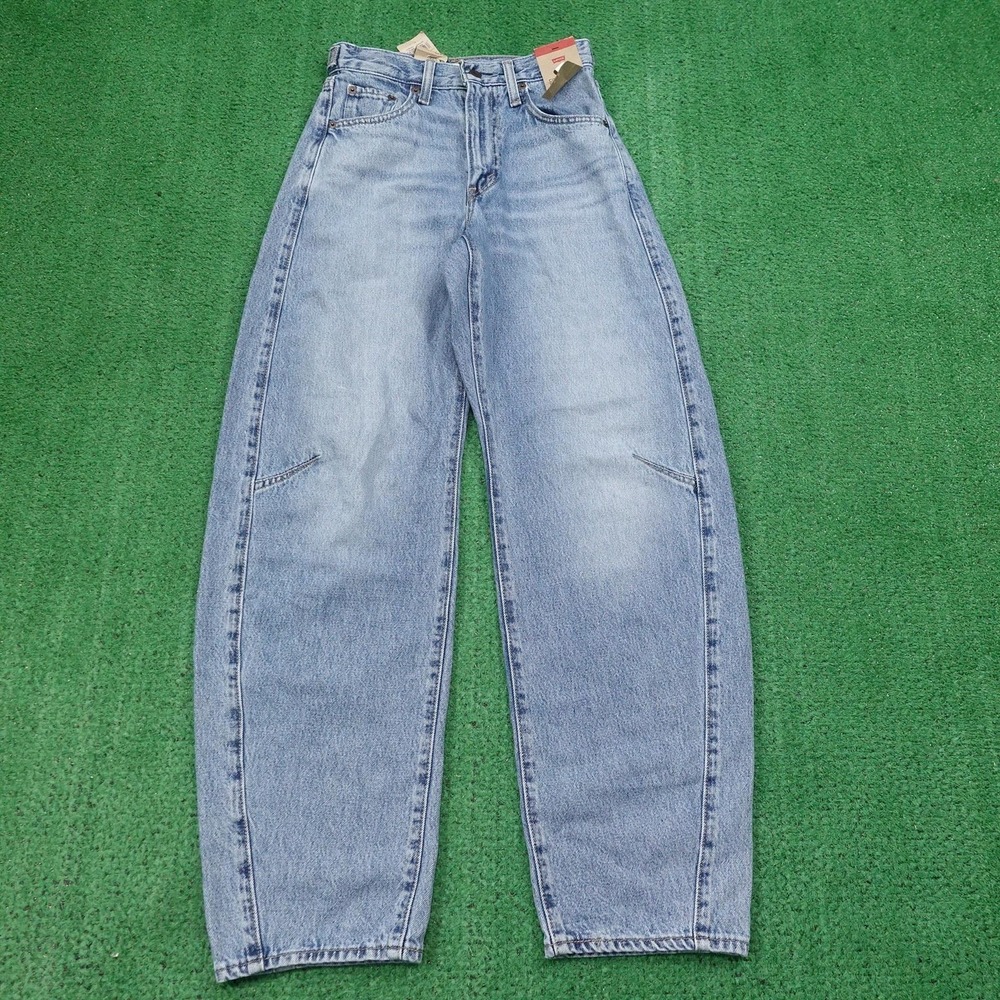 Levi's High Rise Light Wash Blue Jeans